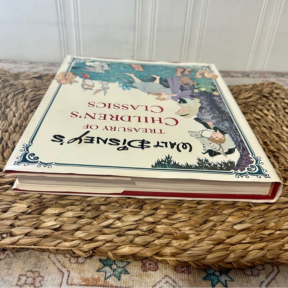 Walt Disney’s Treasury of Children’s Classics Hardcover Book - Picture 4 of 9